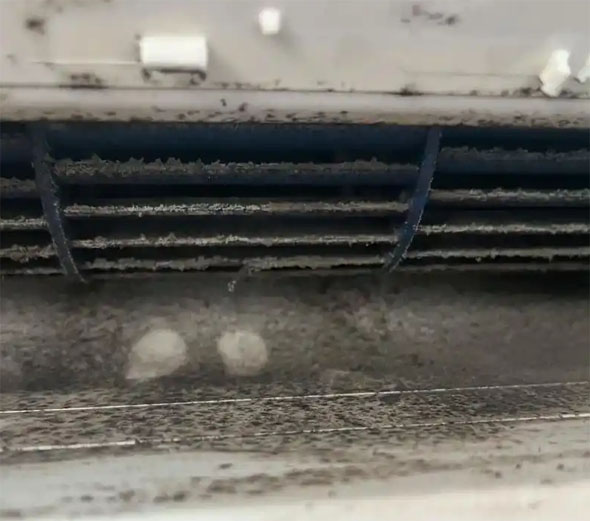 儋州空调吹的风有股烧焦味是怎么回事